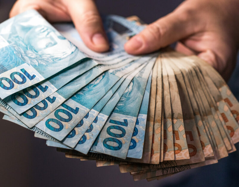 Abono salarial paga R$ 4,4 bilhões a partir desta segunda-feira (15)